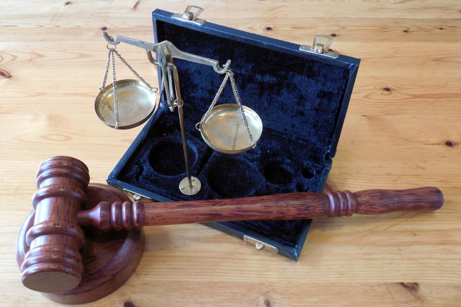 judges gavel and scale of justice on wooden table